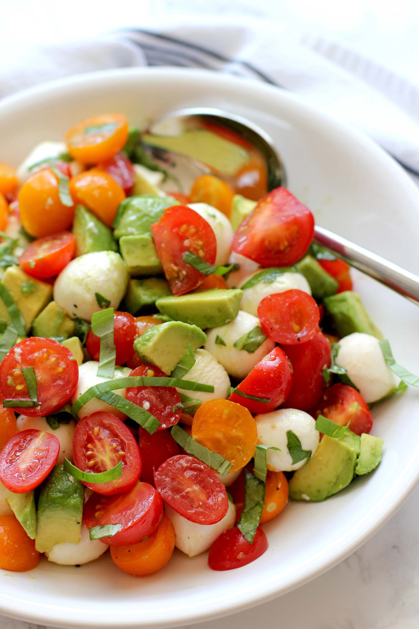 Crafting the Best Tomato Mozzarella Avocado Salad: Tips & Tricks