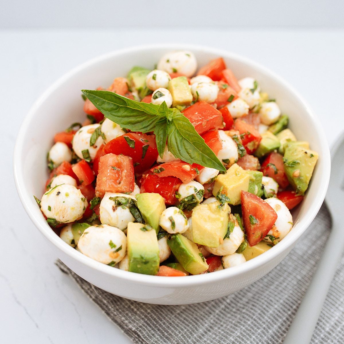 Easy Caprese Twist: Tomato Mozzarella Avocado Salad for Summer